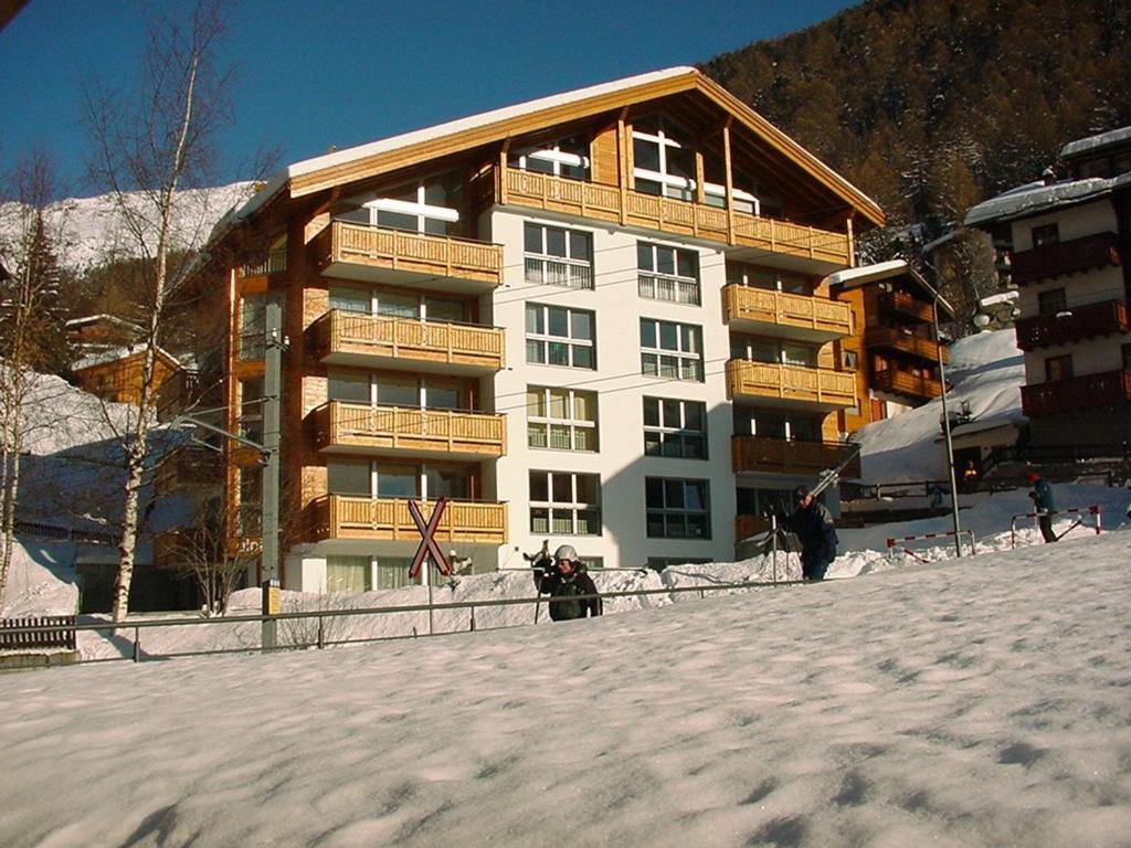 Haus Alpine Lägenhet Zermatt Rum bild
